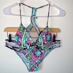 VICTORIA’S SECRET TWO PIECE GEOMETRIC PRINT SWIMSUIT SIZE SMALL TOP/MED …